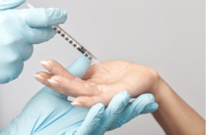 injections of botulinum toxin on the palms of a woman against hyperhidrosis.